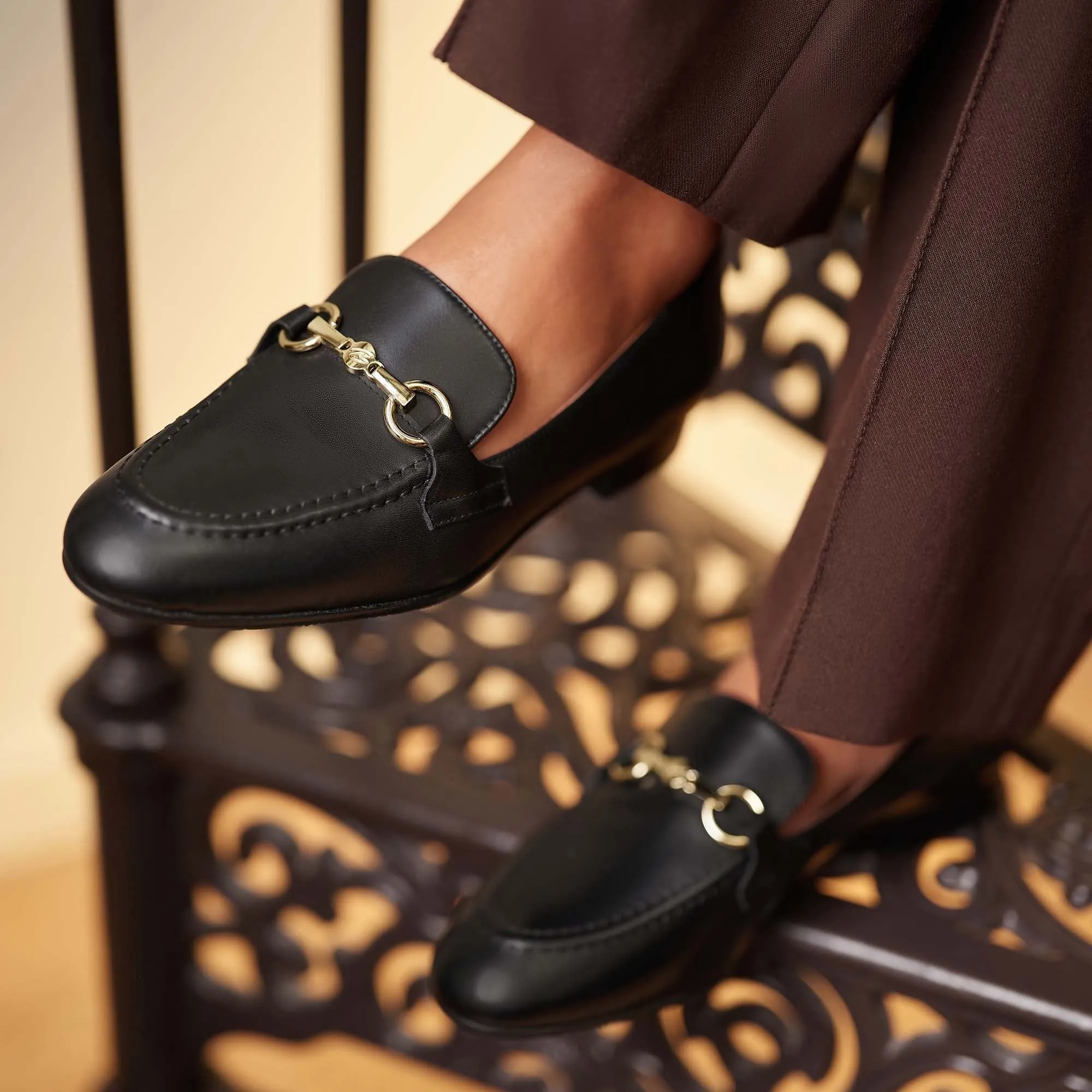 Vendôme Fleur black calfskin leather loafers